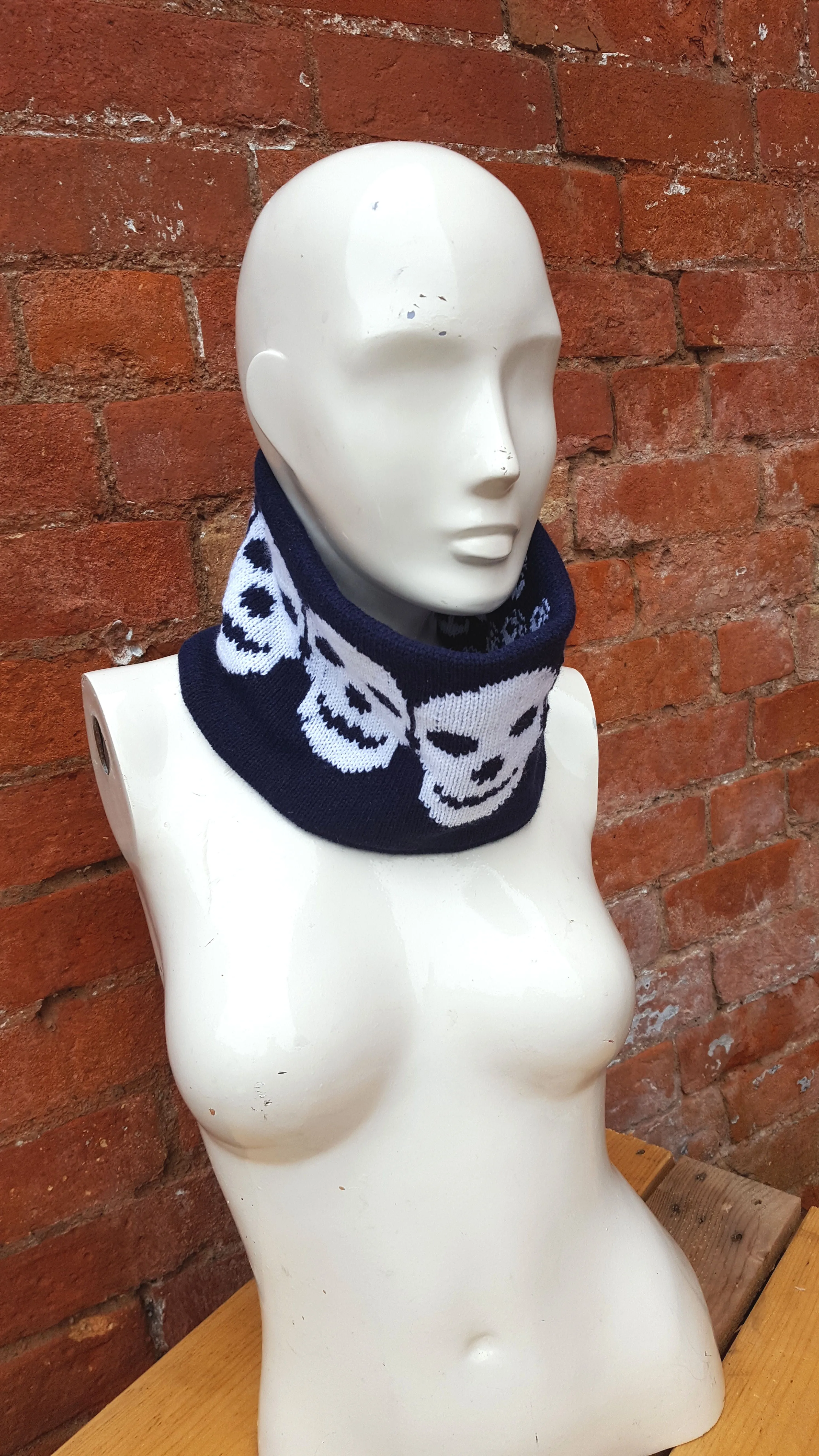 Neck warmer, Unisex ski cowl, bikers cowl, double thickness & totally reversible