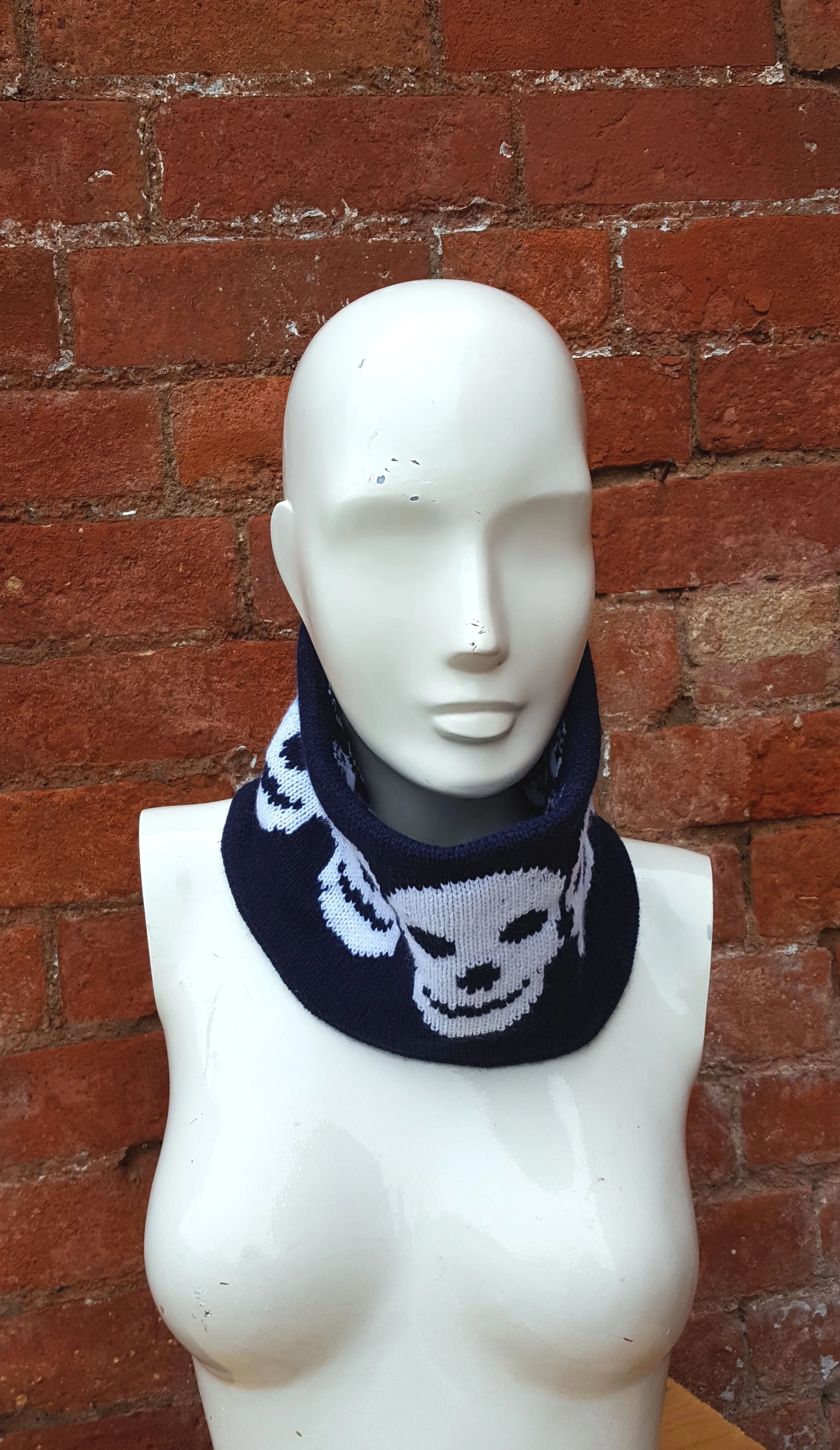 Neck warmer, Unisex ski cowl, bikers cowl, double thickness & totally reversible