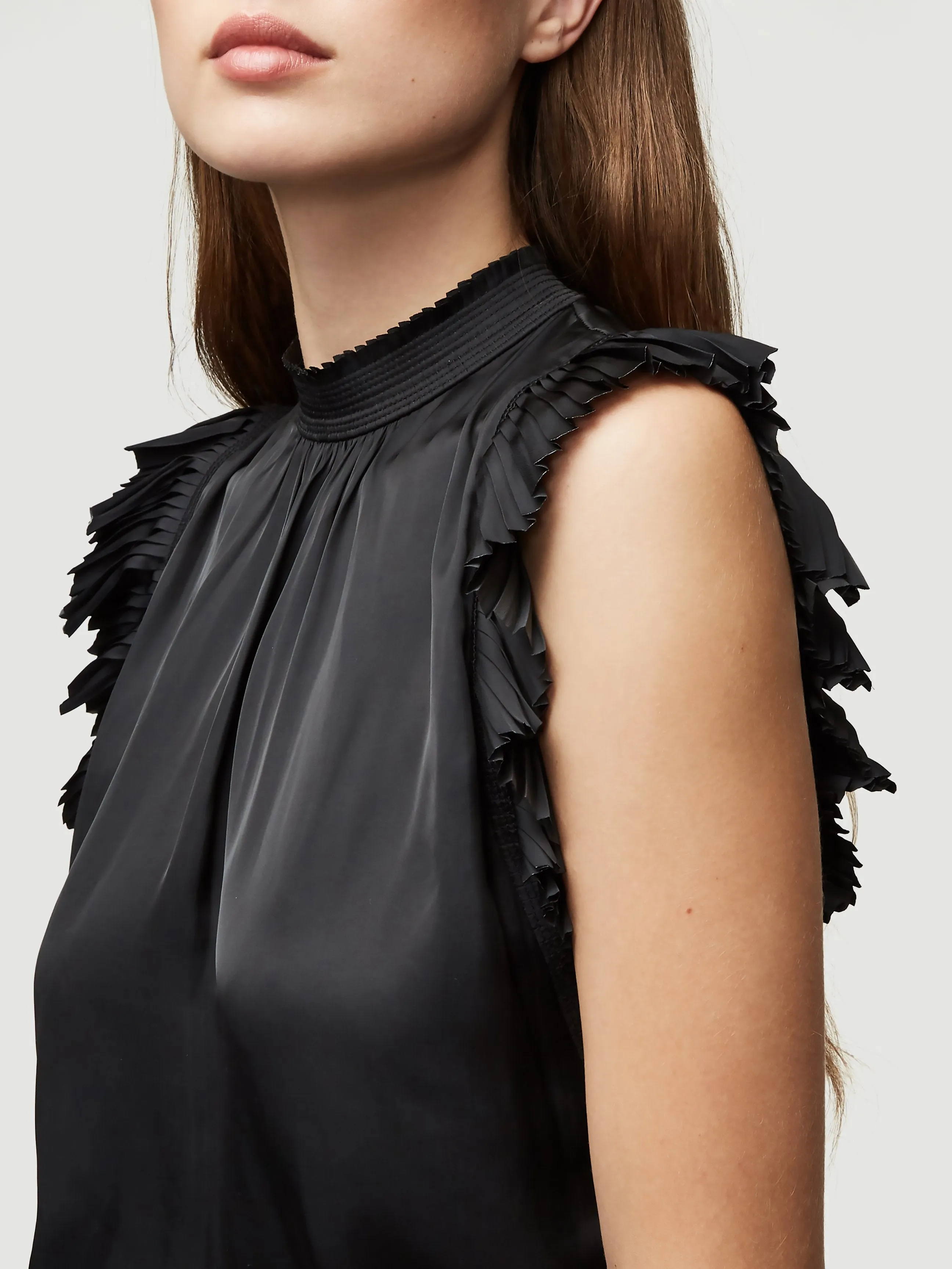 Pleated Ruffle Sleeveless Top -- Noir