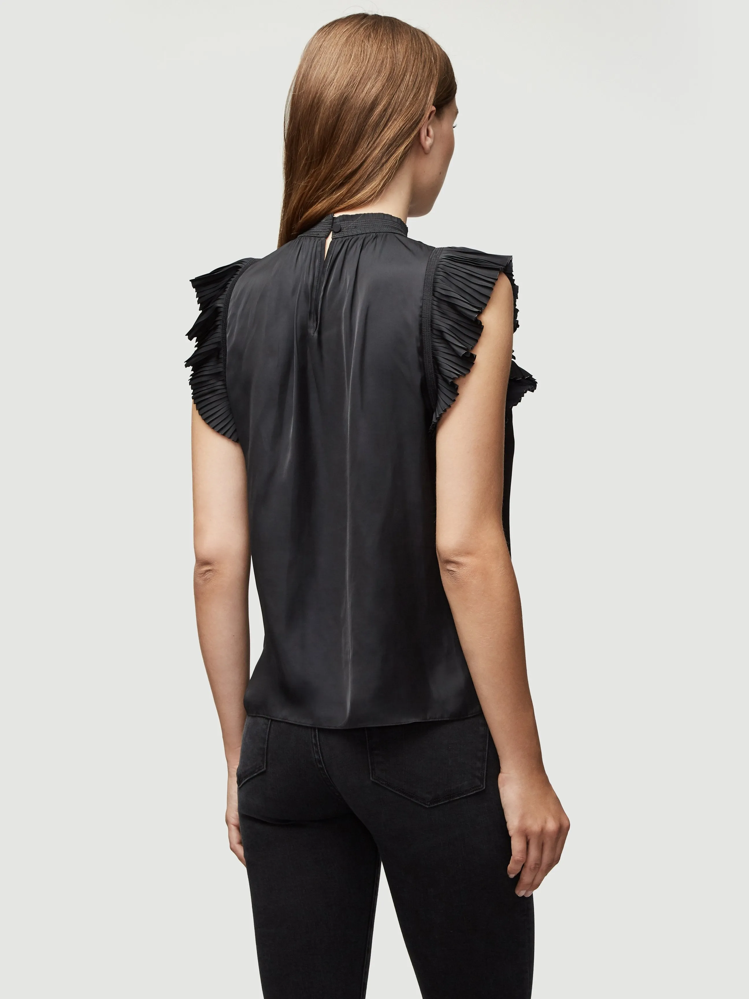 Pleated Ruffle Sleeveless Top -- Noir