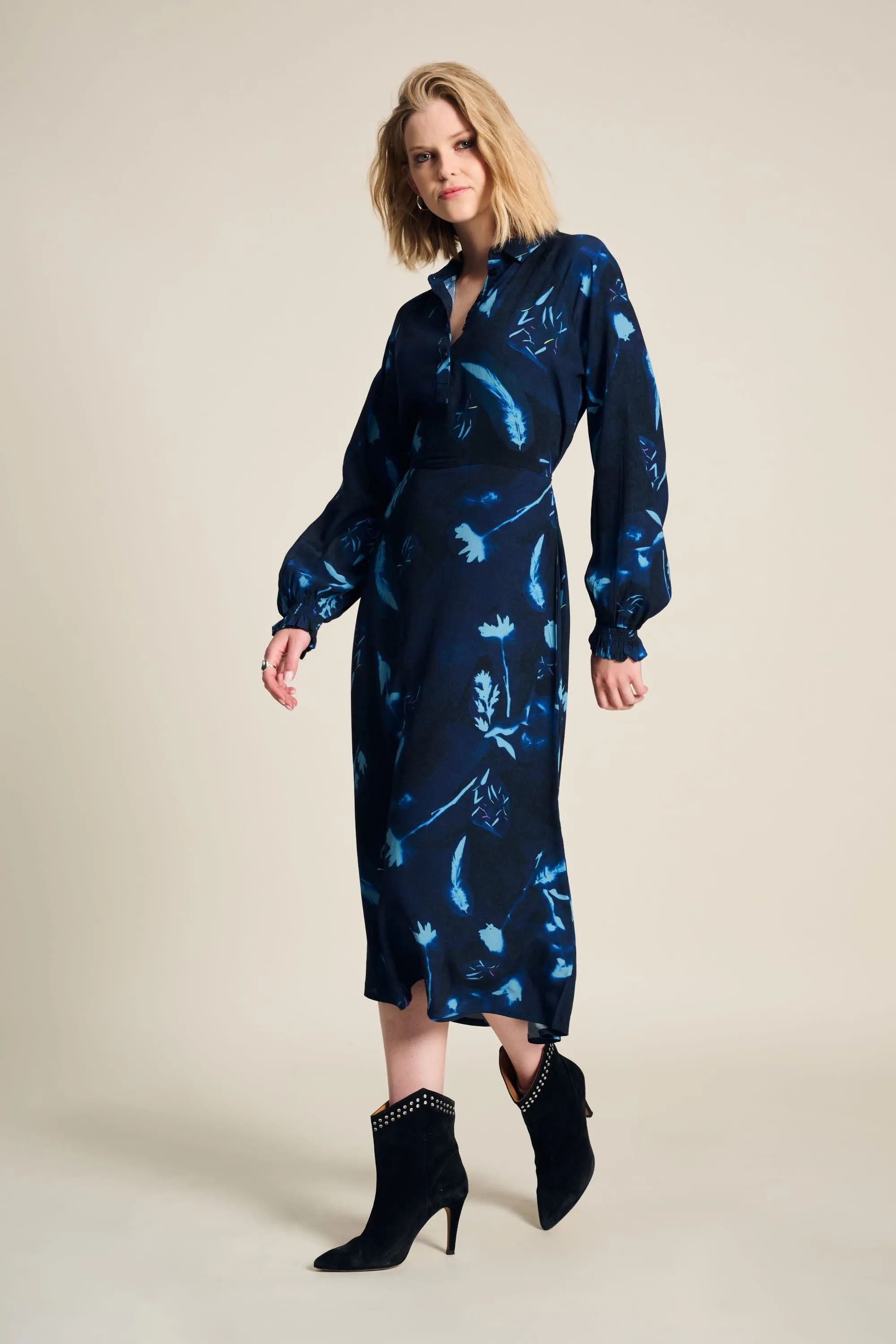 ROBE - Feathers and Floral Blue